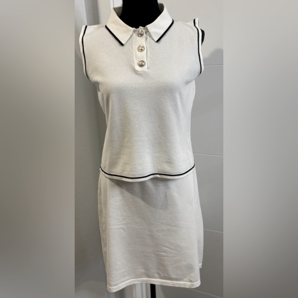 Chic White Sleeveless Polo Chemise